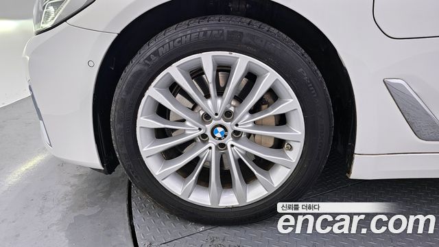BMW 5-Series 530e Luxury