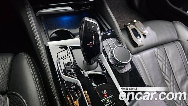 BMW 5-Series 530e Luxury