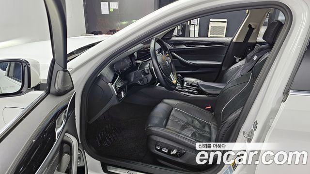 BMW 5-Series 530e Luxury