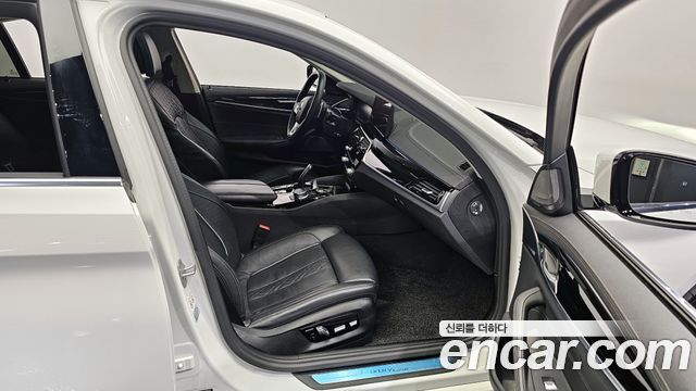 BMW 5-Series 530e Luxury