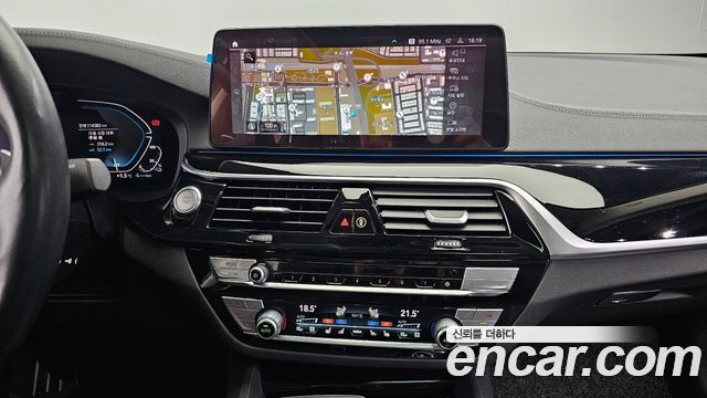 BMW 5-Series 530e Luxury