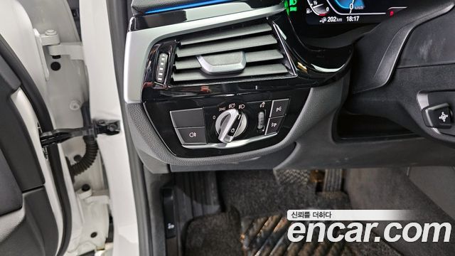 BMW 5-Series 530e Luxury