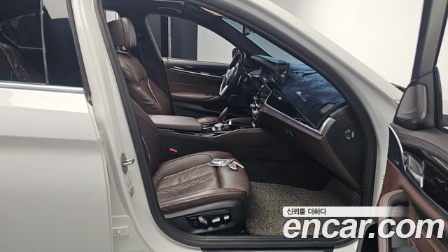 BMW 5-Series 530e M Sport