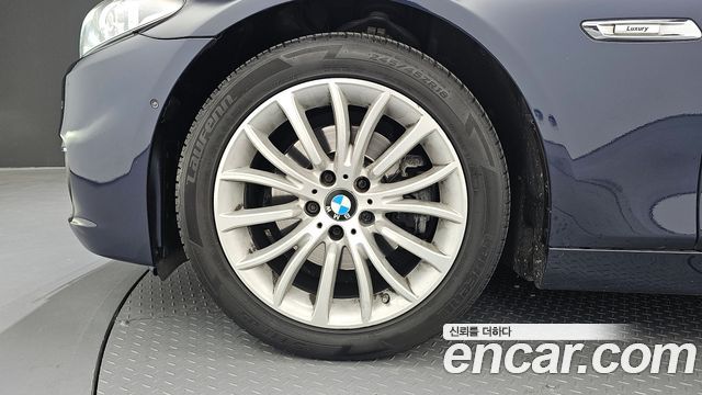 BMW 5-Series 528i Luxury Plus