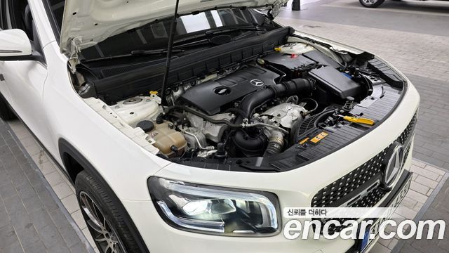 Mercedes-Benz GLB-Class GLB220