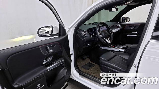 Mercedes-Benz GLB-Class GLB220
