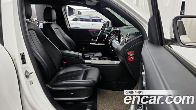 Mercedes-Benz GLB-Class GLB220