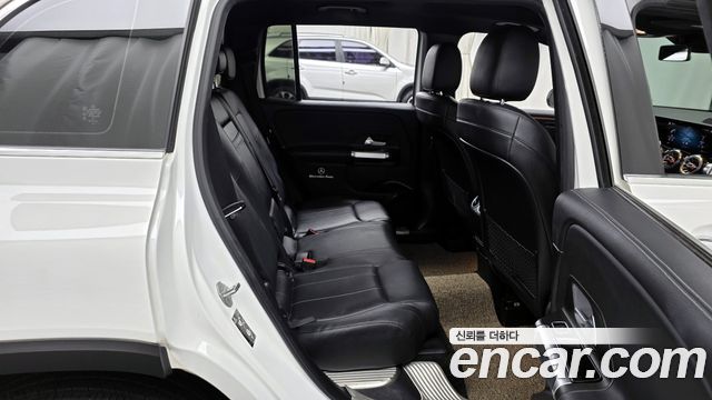 Mercedes-Benz GLB-Class GLB220