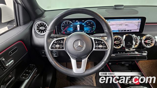 Mercedes-Benz GLB-Class GLB220