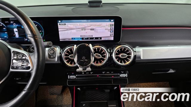 Mercedes-Benz GLB-Class GLB220