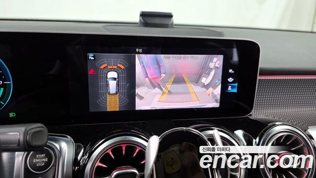 Mercedes-Benz GLB-Class GLB220