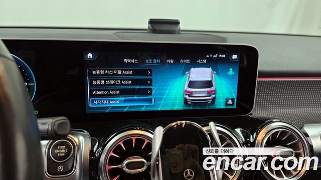 Mercedes-Benz GLB-Class GLB220