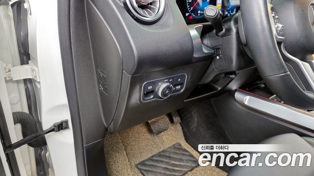 Mercedes-Benz GLB-Class GLB220