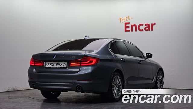BMW 5-Series 520i Luxury