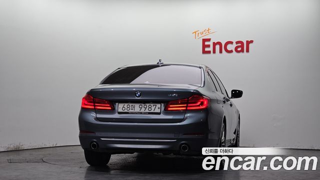 BMW 5-Series 520i Luxury