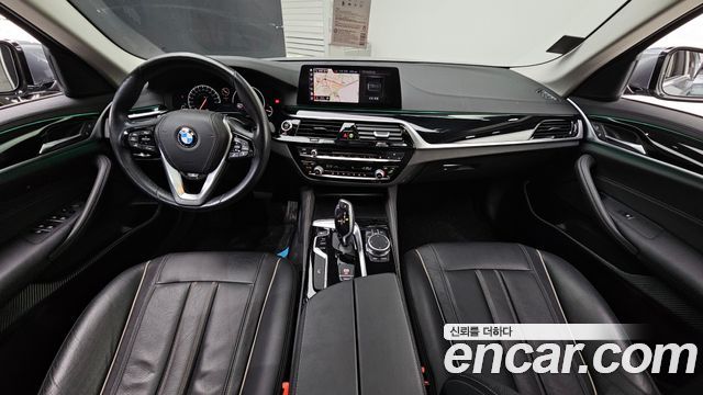 BMW 5-Series 520i Luxury