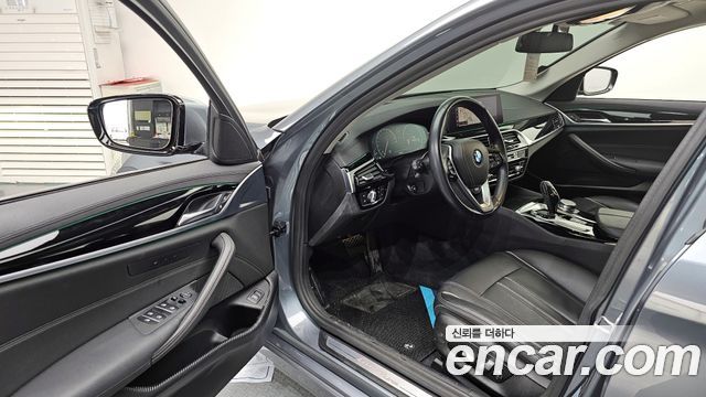 BMW 5-Series 520i Luxury