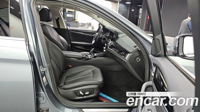 BMW 5-Series 520i Luxury