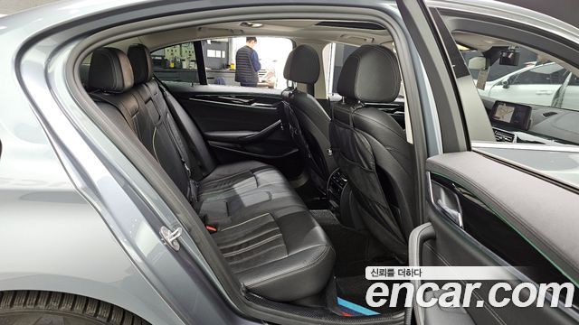 BMW 5-Series 520i Luxury