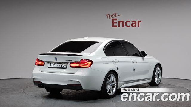 BMW 3-Series 330i M Sport Shadow