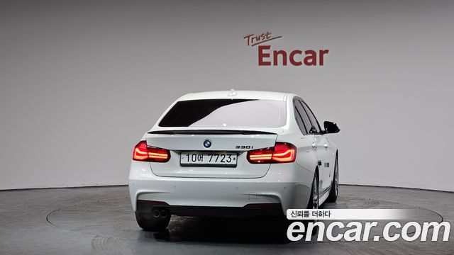 BMW 3-Series 330i M Sport Shadow