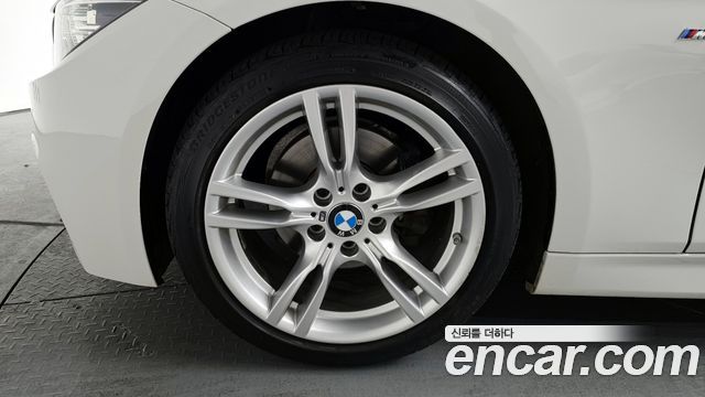 BMW 3-Series 330i M Sport Shadow
