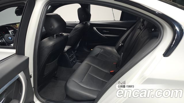 BMW 3-Series 330i M Sport Shadow