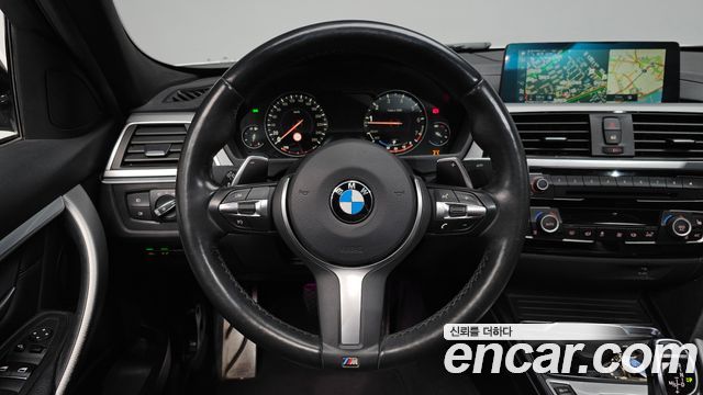 BMW 3-Series 330i M Sport Shadow