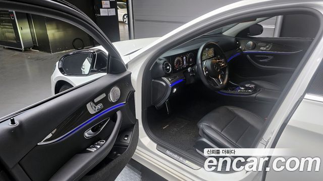 Mercedes-Benz E-Class E300 4MATIC AMG Line