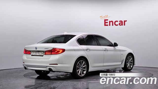 BMW 5-Series 520i Luxury