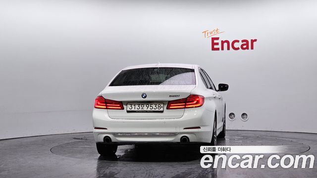 BMW 5-Series 520i Luxury