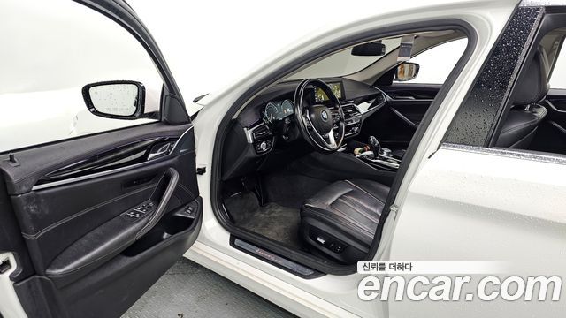 BMW 5-Series 520i Luxury