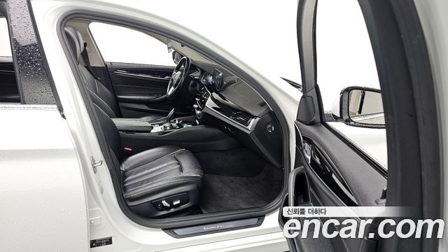 BMW 5-Series 520i Luxury