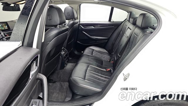 BMW 5-Series 520i Luxury