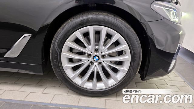BMW 5-Series 520i Luxury