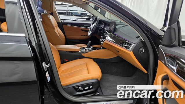 BMW 5-Series 520i Luxury