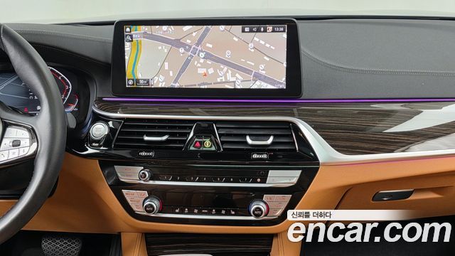BMW 5-Series 520i Luxury