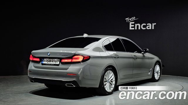 BMW 5-Series 520i Luxury