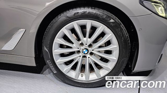 BMW 5-Series 520i Luxury