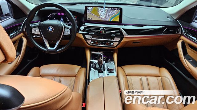 BMW 5-Series 520i Luxury