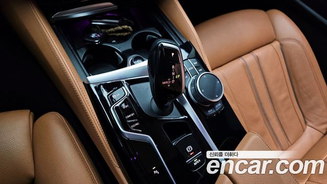 BMW 5-Series 520i Luxury