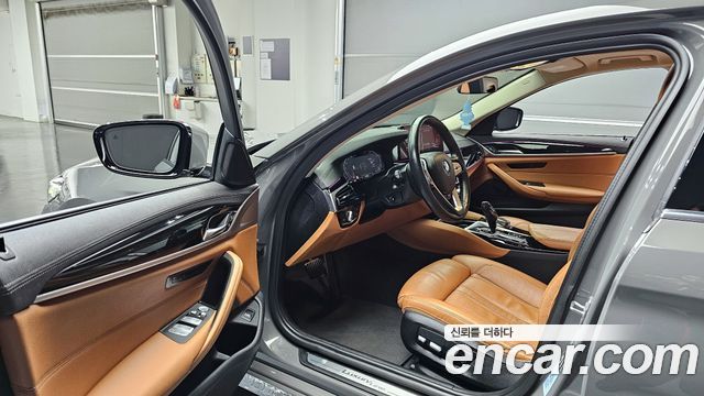BMW 5-Series 520i Luxury