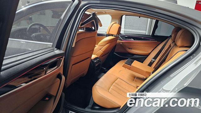 BMW 5-Series 520i Luxury