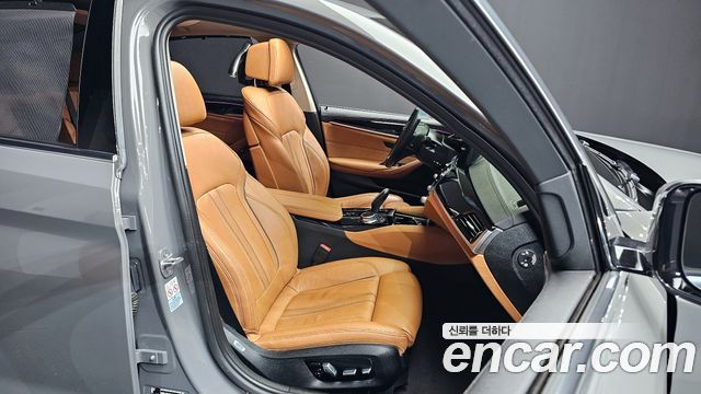 BMW 5-Series 520i Luxury