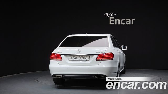 Mercedes-Benz E-Class E250 BlueTec 4MATIC AV