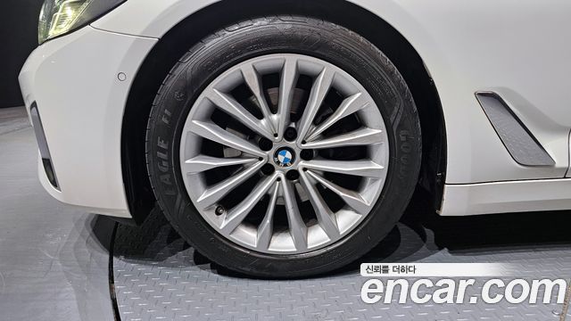 BMW 5-Series 520i Luxury
