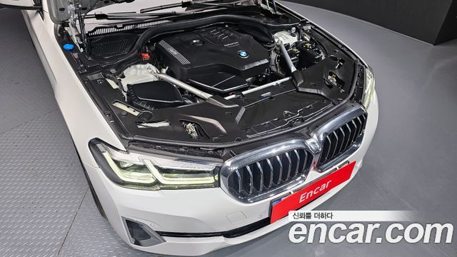 BMW 5-Series 520i Luxury