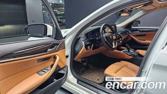 BMW 5-Series 520i Luxury