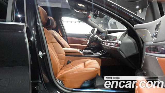 BMW 7-Series 740i xDrive M Sport