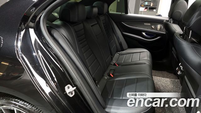 Mercedes-Benz E-Class E350 4MATIC AMG Line